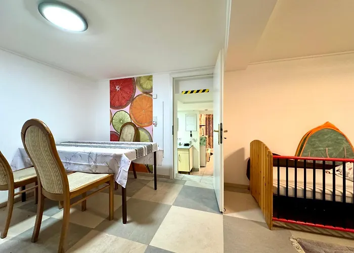 Panda1 Charmante, Moeblierte Im Panda-stil Διαμέρισμα *