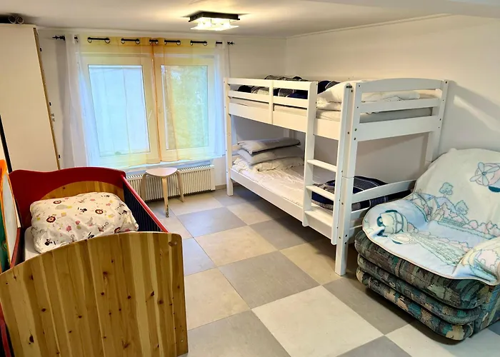 Panda1 Charmante, Moeblierte Im Panda-stil *