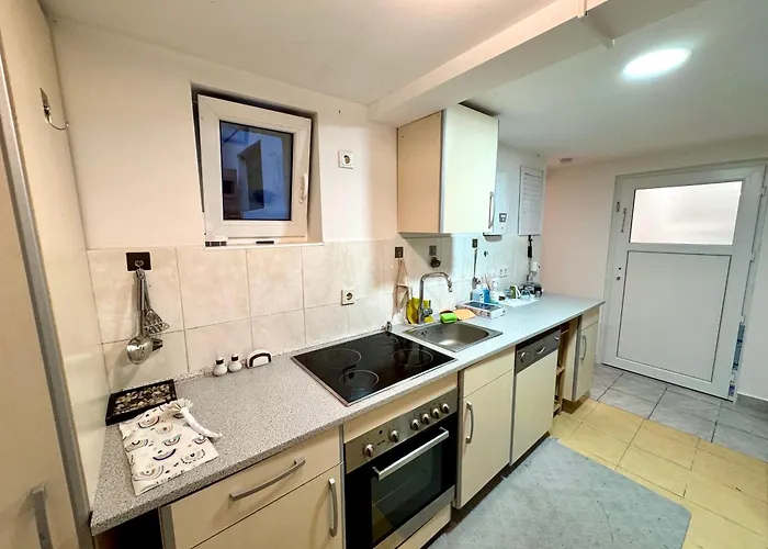 Panda1 Charmante, Moeblierte Im Panda-stil * Bad Hersfeld