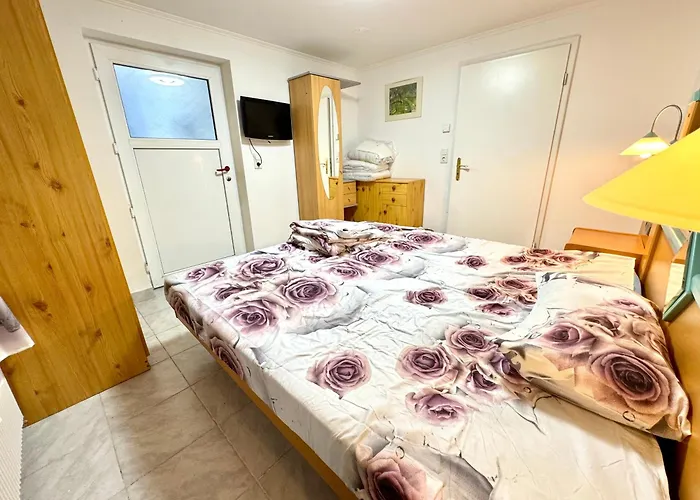 Διαμέρισμα Panda1 Charmante, Moeblierte Im Panda-stil *